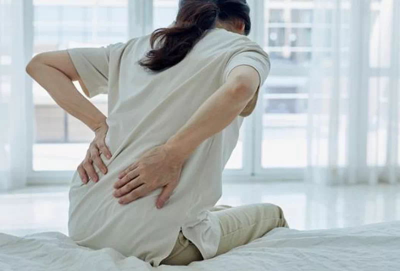 자고 일어나면 허리가 아파요