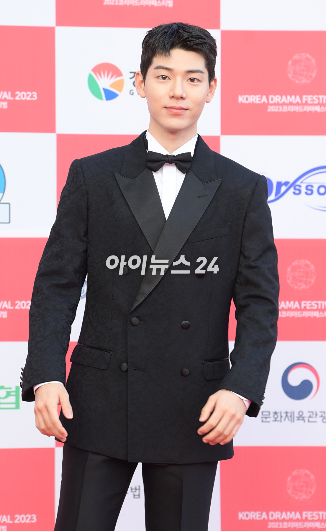 배우 배현성이 14일 오후 경남 진주시 경남문화예술회관에서 열린 '2023 코리아드라마어워즈' 레드카펫 행사에 참석하고 있다. [사진=정소희 기자]
