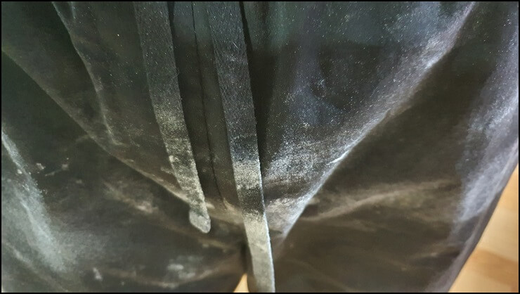 바지에-밀가루-범벅된-사진