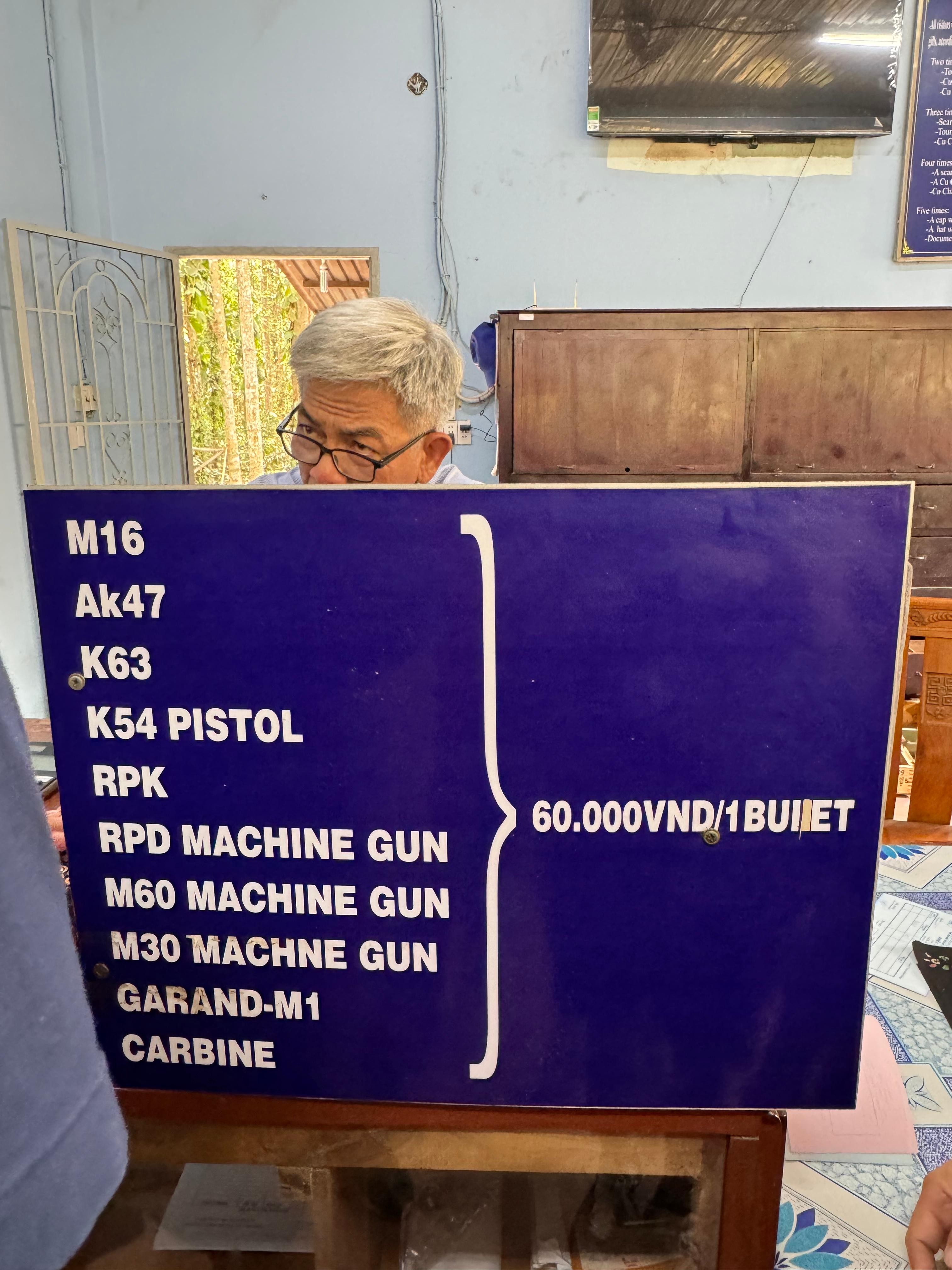 실탄 사격 10발 기준 60만동임