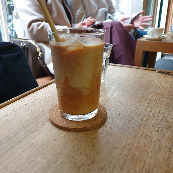 듁스 커피 로스터스(Dukes Coffee Roasters): 멜버른 3대 커피 두 번째_아이스 라테