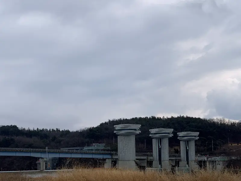 캠핑장소에서-바라본-상주보-풍경