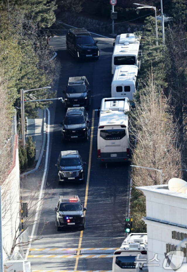 15일 오전열시 윤석열대통령 내란우두머리 혐의로 체포
사상초유 경기도의왕시 서울구치고 구금