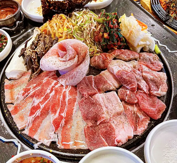 줄서는식당 48회 홍수현 제주 흑돼지 냉삼 꽃치마살 관자 구이 순두부찌개 비빔칼제비 강남 압구정 고기집 맛집