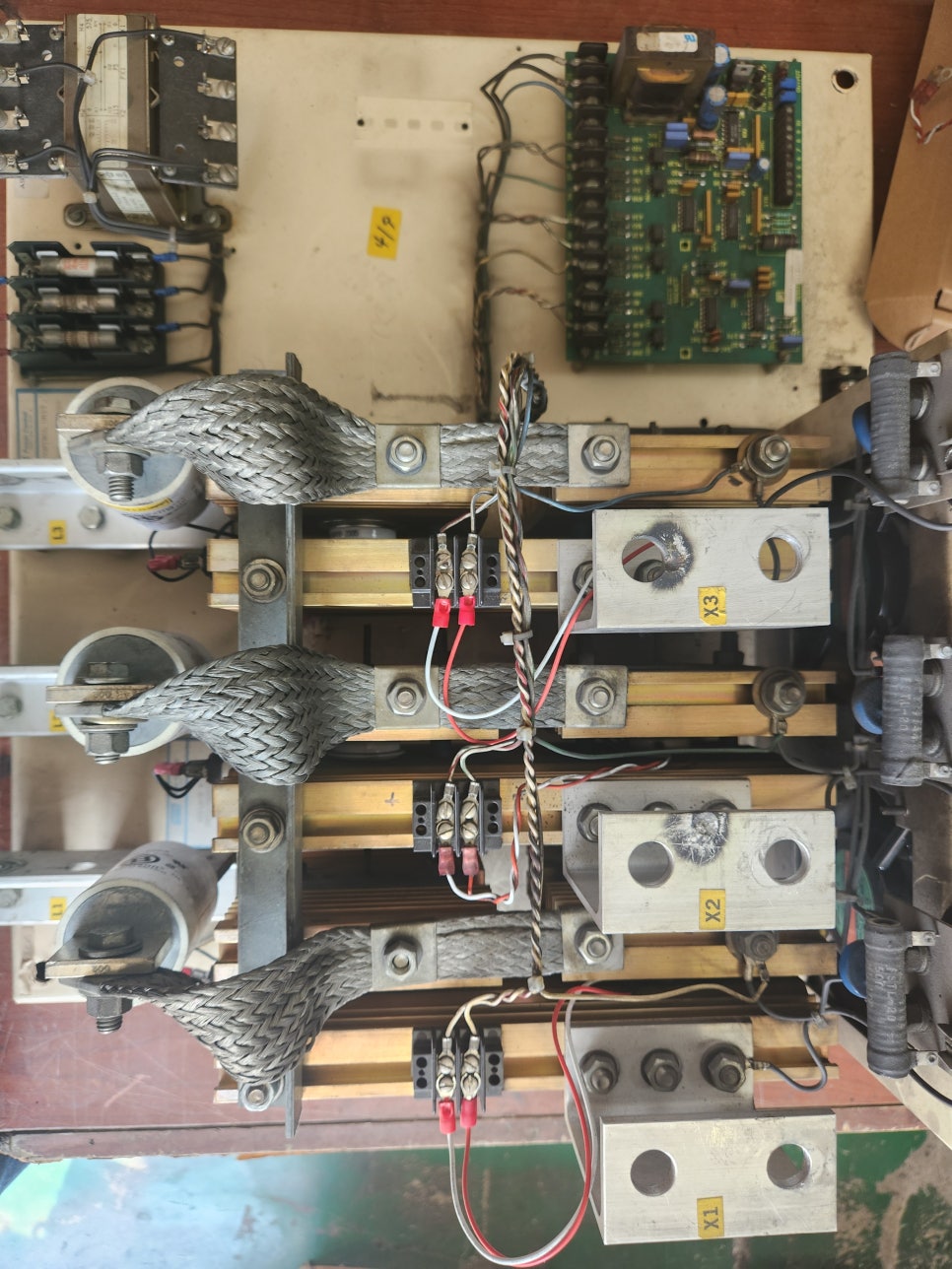 SPANG(스팽) POWER CONTROL UNIT KB7G5-A-2251020 내부 회로의 손상 수리 완료