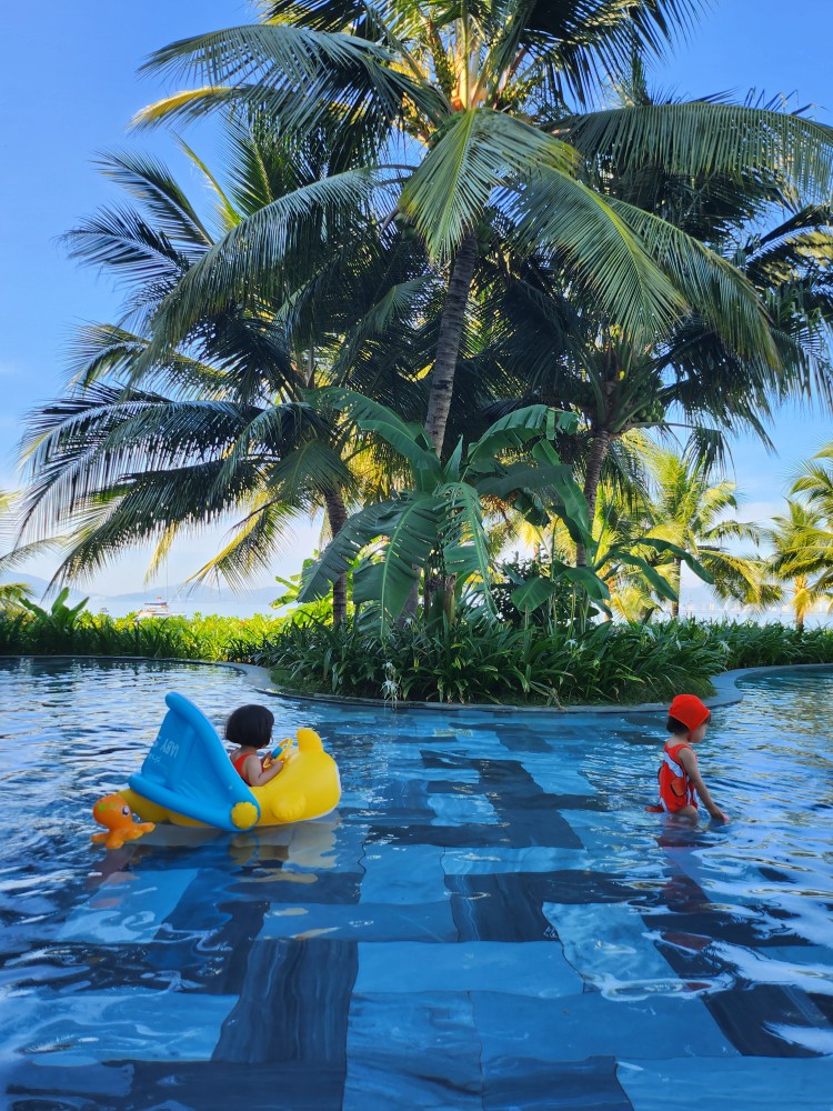 수영장의 아이들