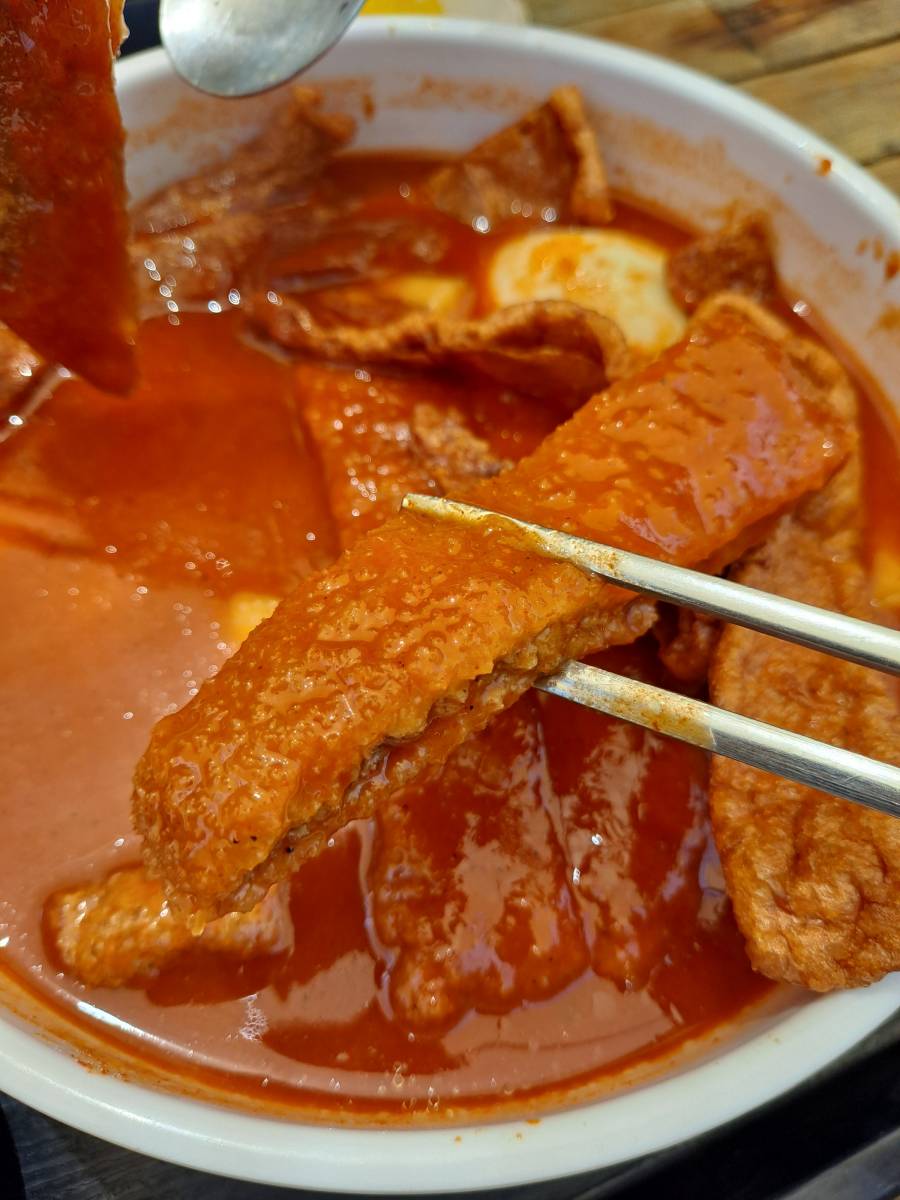 떡볶이 속 돈까스 한조각