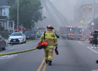 화재현장으로 가는 소방관