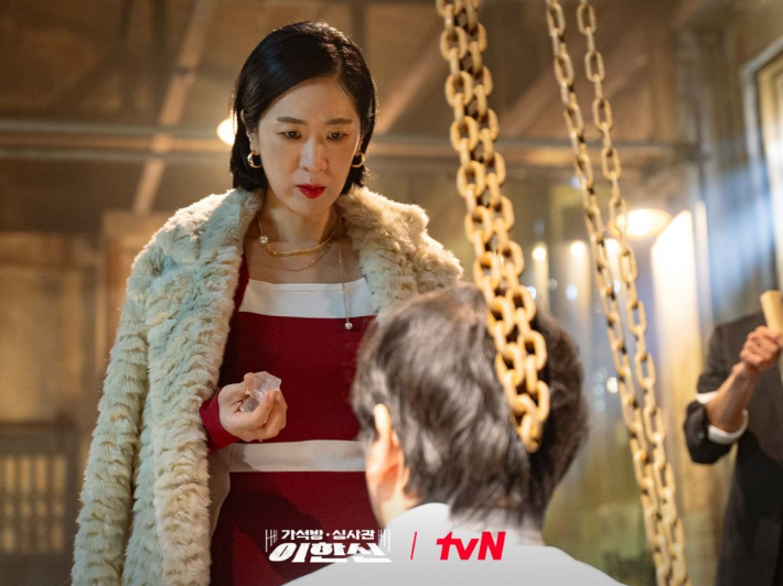 가석방 심사관 이한신 등장인물