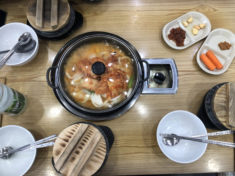 광명 돼지집 두루치기 전문점 세팅