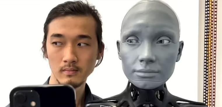 '세계 최첨단 휴머노이드 로봇 아메카의 소름끼치는 영상 VIDEO: Ameca can replicate facial expressions to the last growl