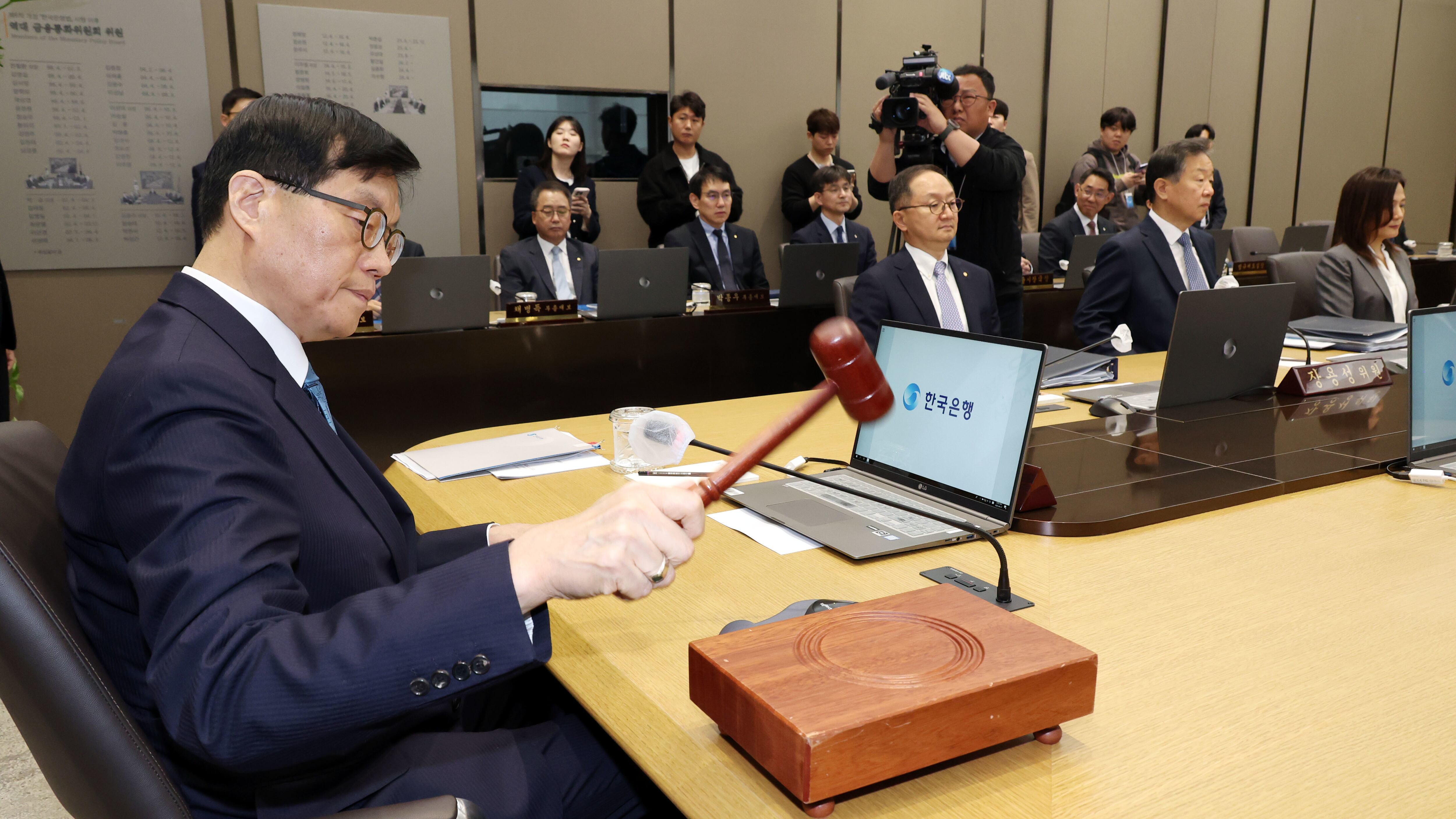 이창용 한은 총재 기준 금리 동결