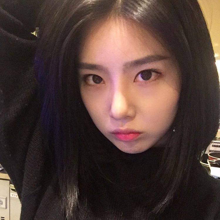 브레이브걸스 유나, 유니크한 보컬과 매력적인 개성