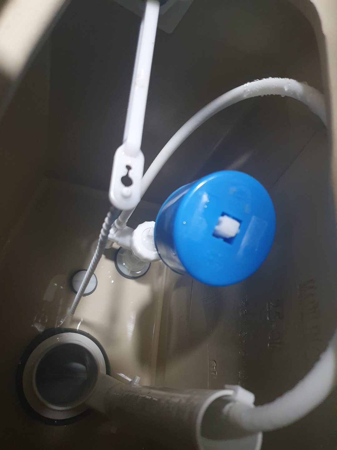 양변기-변기줄-끊어진-모습-2