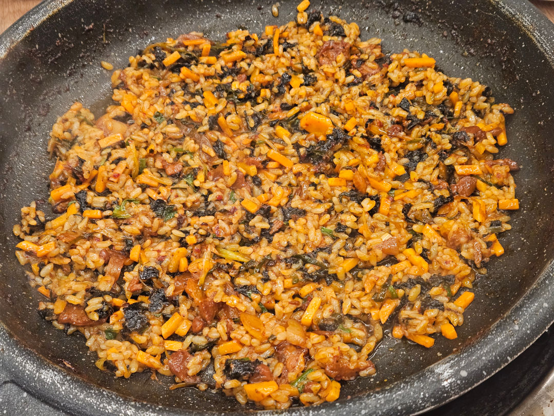 힘찬 숯불 유화 오리 볶음밥