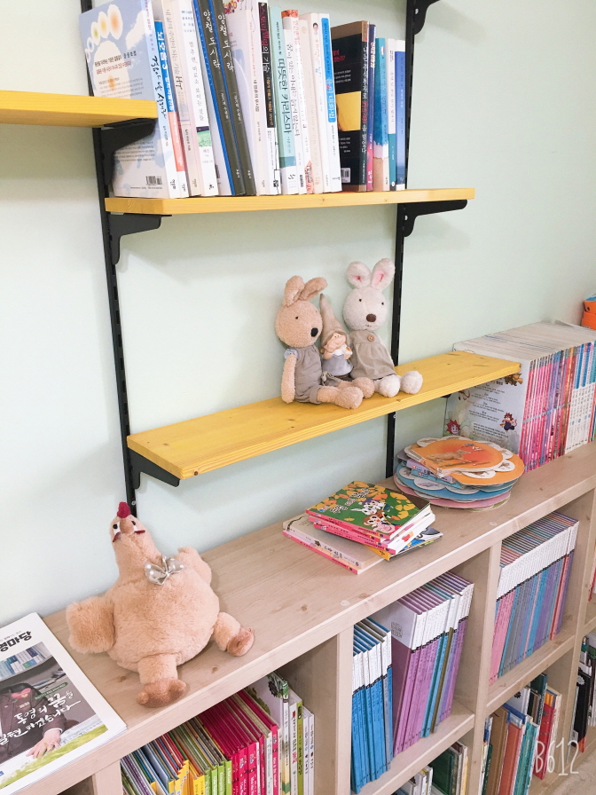 기린책방 독서 공간의 한적한 풍경