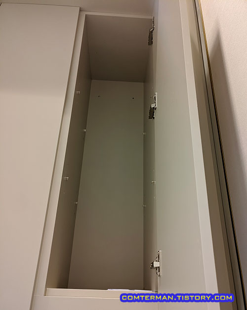 좁은 선반 옷걸이 설치