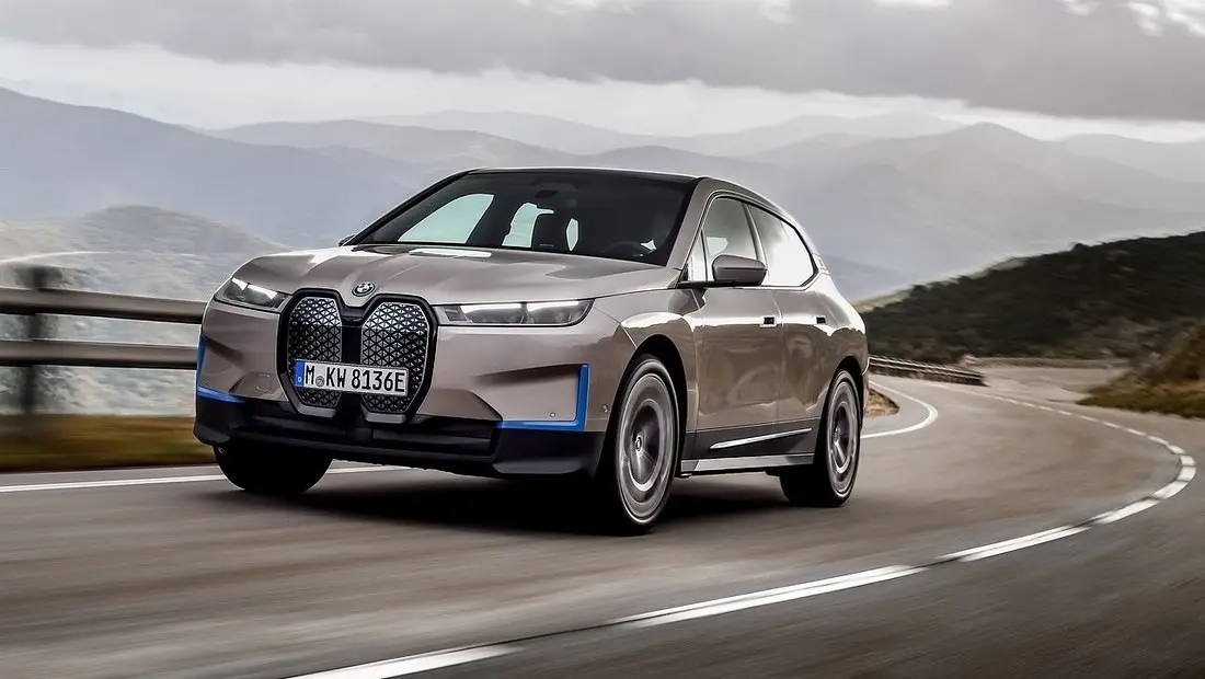 BMW iX xDrive50 가격 실구매가 모의견적 연비 제원 승차감 실내 디자인 인테리어 총정리