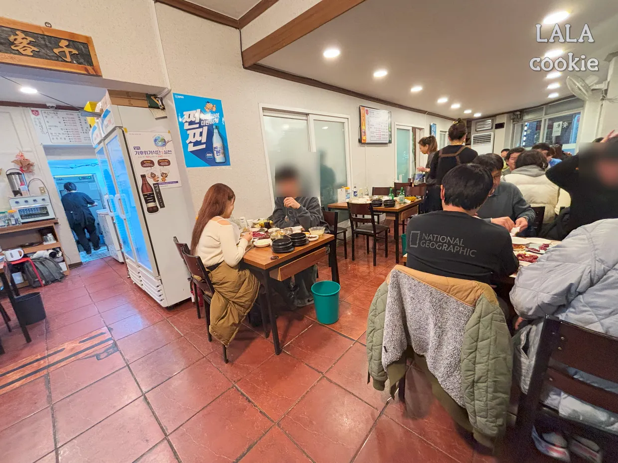 대구-상인동-생고기-맛집-최윤숙안동생고기뭉티기-가게-내부