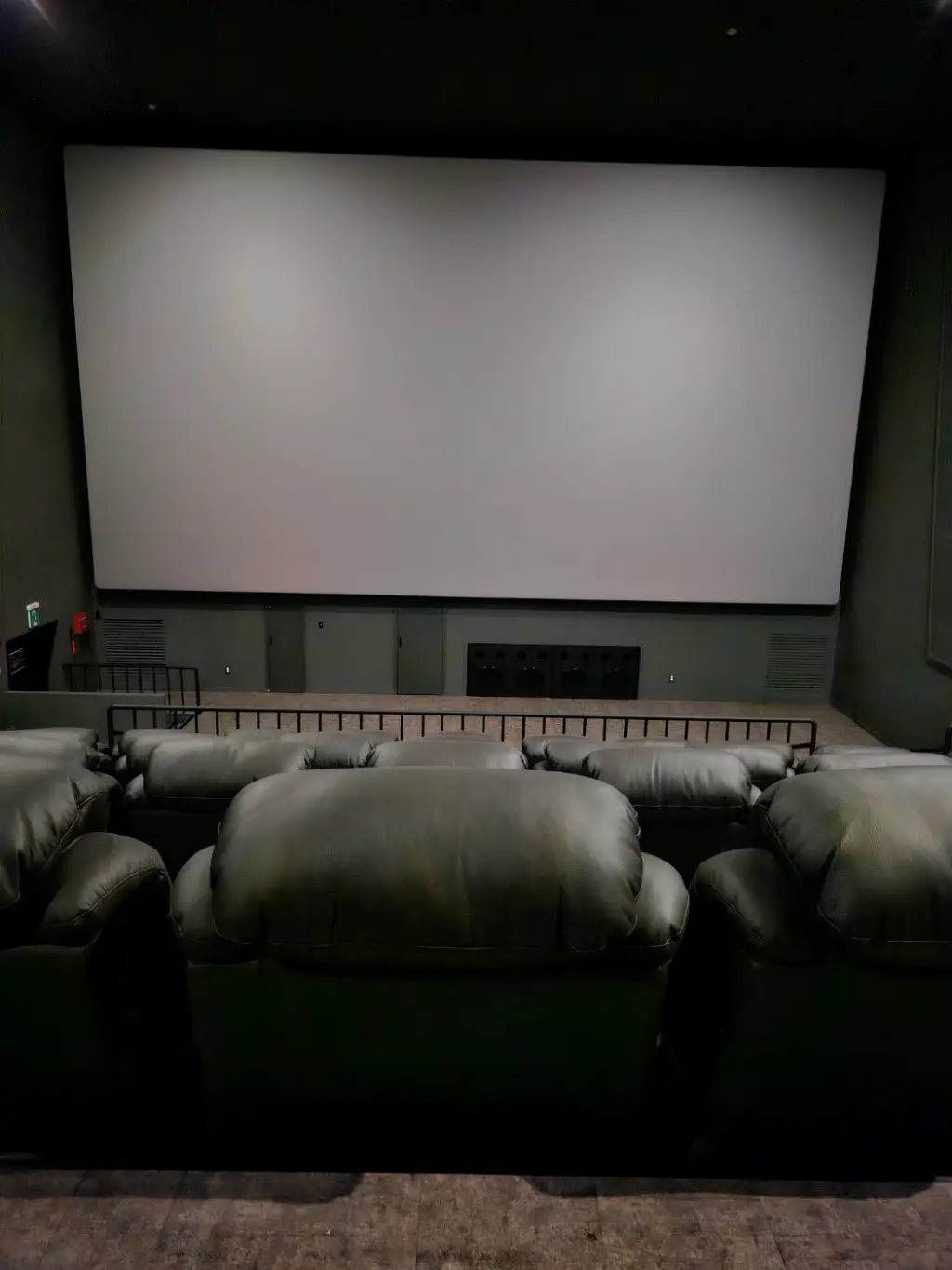 롯데시네마-리클라이너-의자