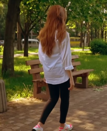 걷기 운동하는 뒷모습