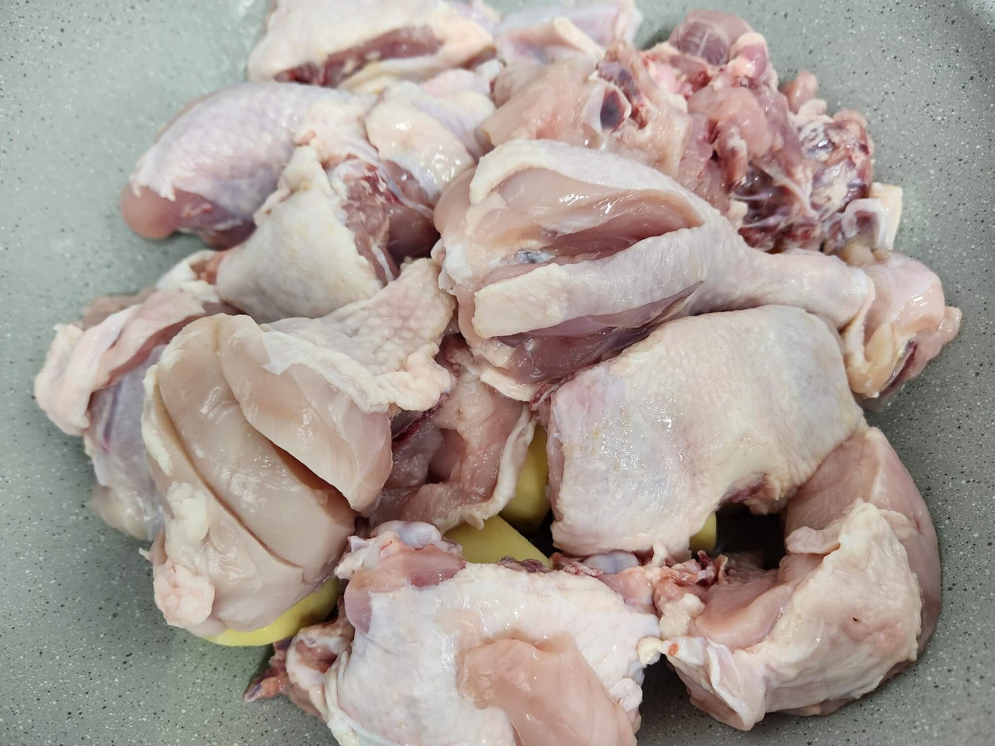 닭 깔아주기