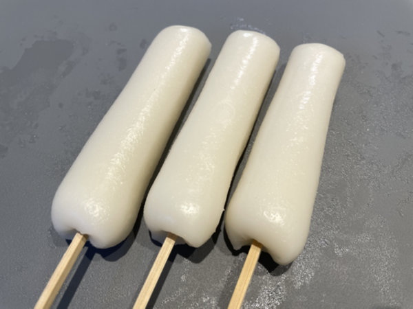 가래떡도 꼬치에 꽂기