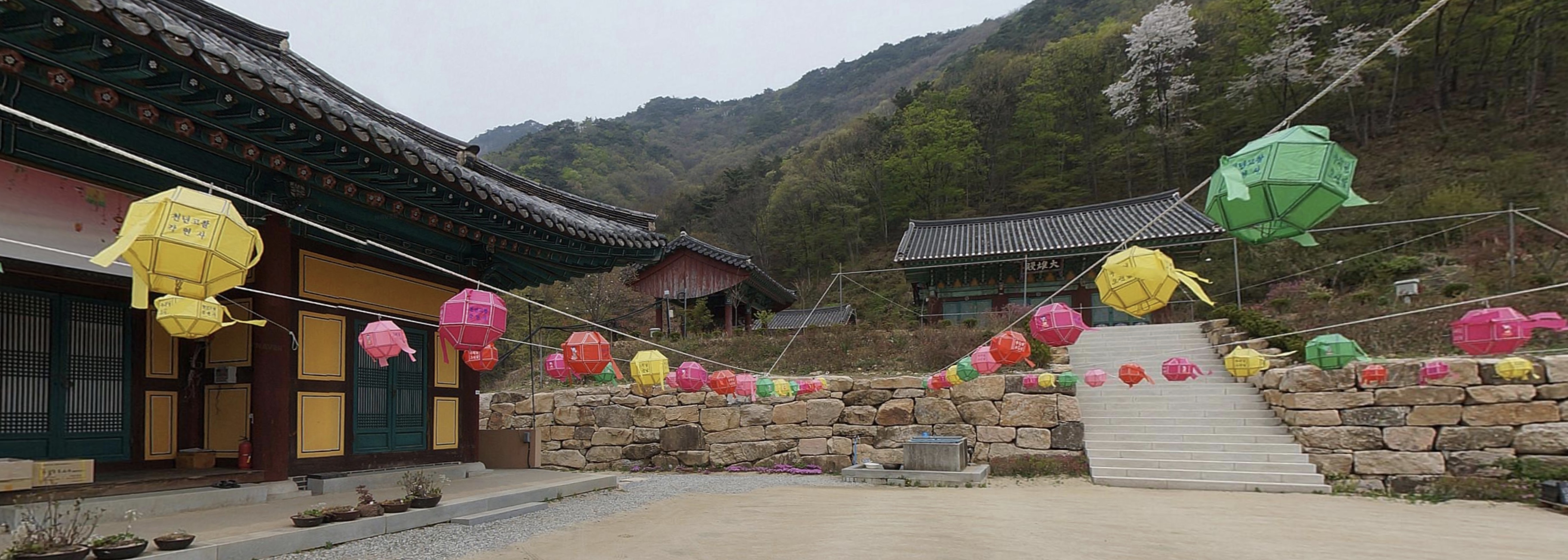 천년 고찰과 자연이 어우러진 산사의 쉼터 – 각연사
