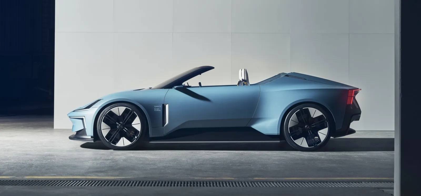 폴스타 O2 콘셉트 측면
