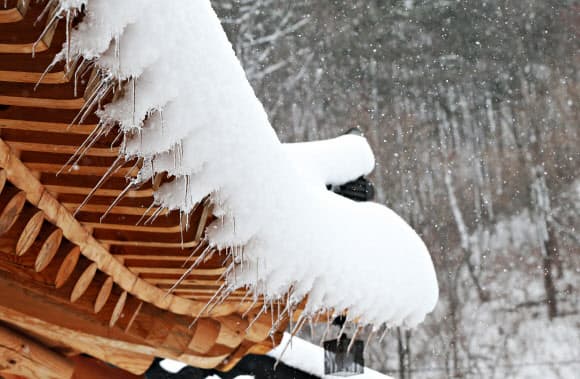 전통기와는 왜 겨울에 잘 깨지지 않았을까? 동결과 해빙을 견딘 지붕