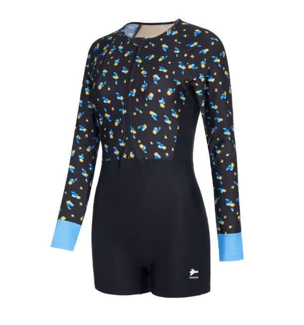 중년여성 래쉬가드