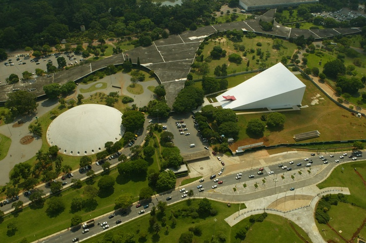 이비라푸에라 오디토리움 (Ibirapuera Auditorium) 전경