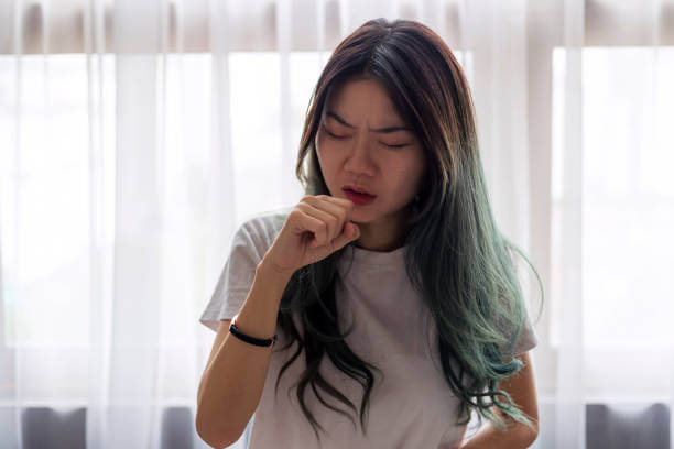 목젖 부었을때, 목젖 늘어짐이 있을 때 증상들이 있습니다. 날씨가 추워지거나 환절기에 많은 사람들이 감기에 걸리고 콧물, 기침, 인후염 때문에 인후통이 있습니다. 이렇게 추운 날씨에는 면역력이 떨어지기 쉬우니 건강관리에 더욱 신경을 쓰셔야 합니다. 그 중에도 목젖이 부었거나 늘어짐이 있는 원인과 증상을 참고하세요.