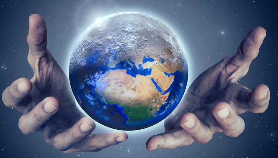 두-손-위에-지구