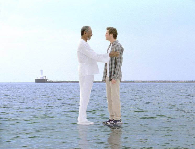 바다 위에 떠있는 신과 브루스