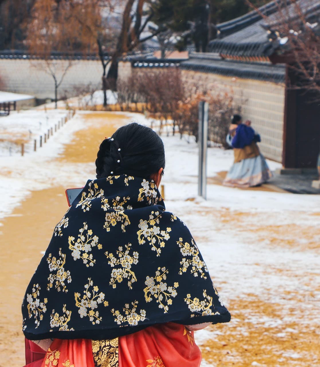 전통 한복, 웨딩드레스와 캐주얼룩으로 변신하다