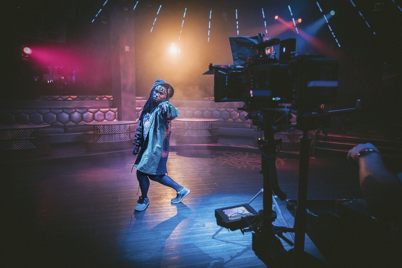 공연 제작에서 미술감독의 역할과 중요성