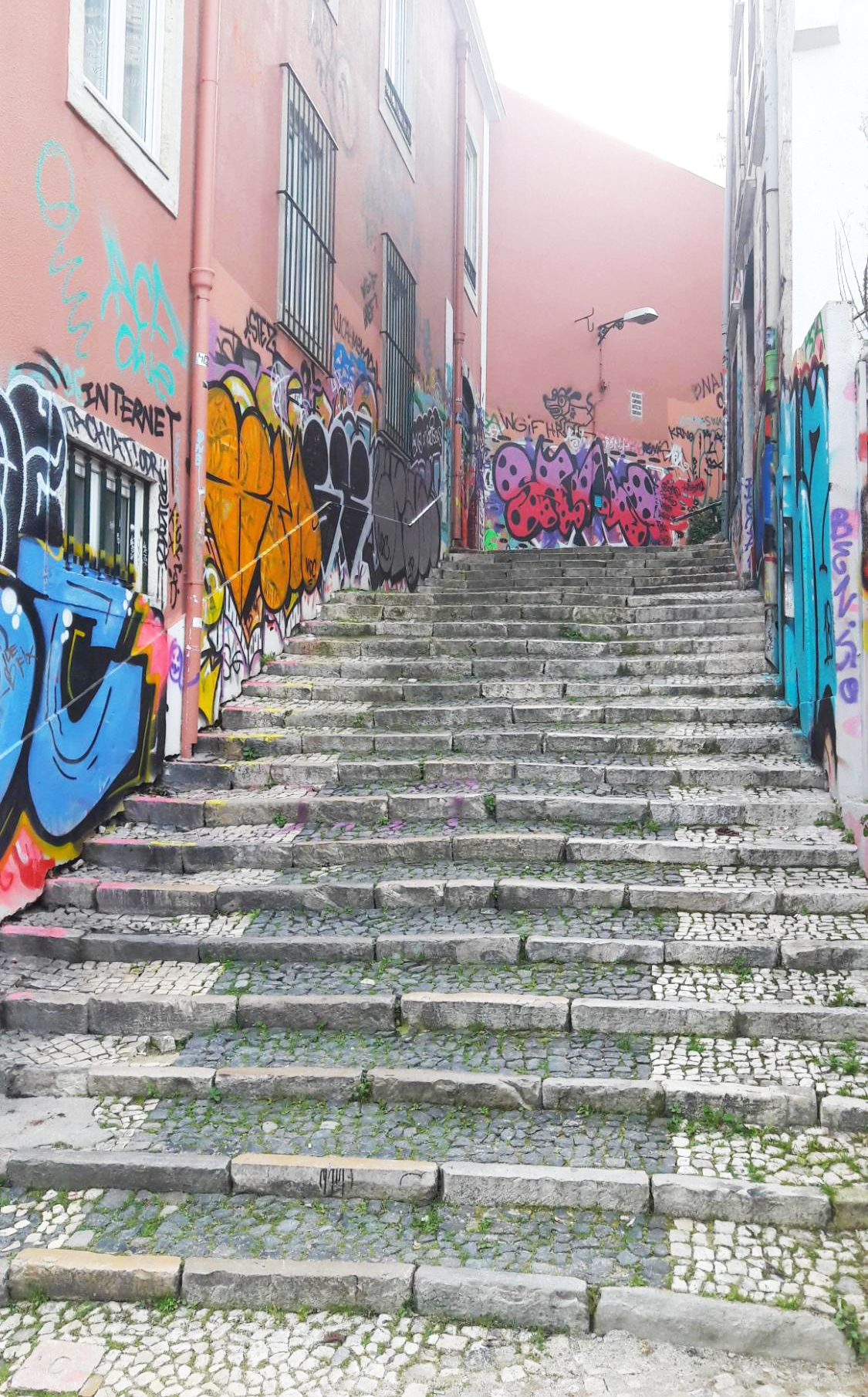 포르투갈 리스본 언덕길 그라피티