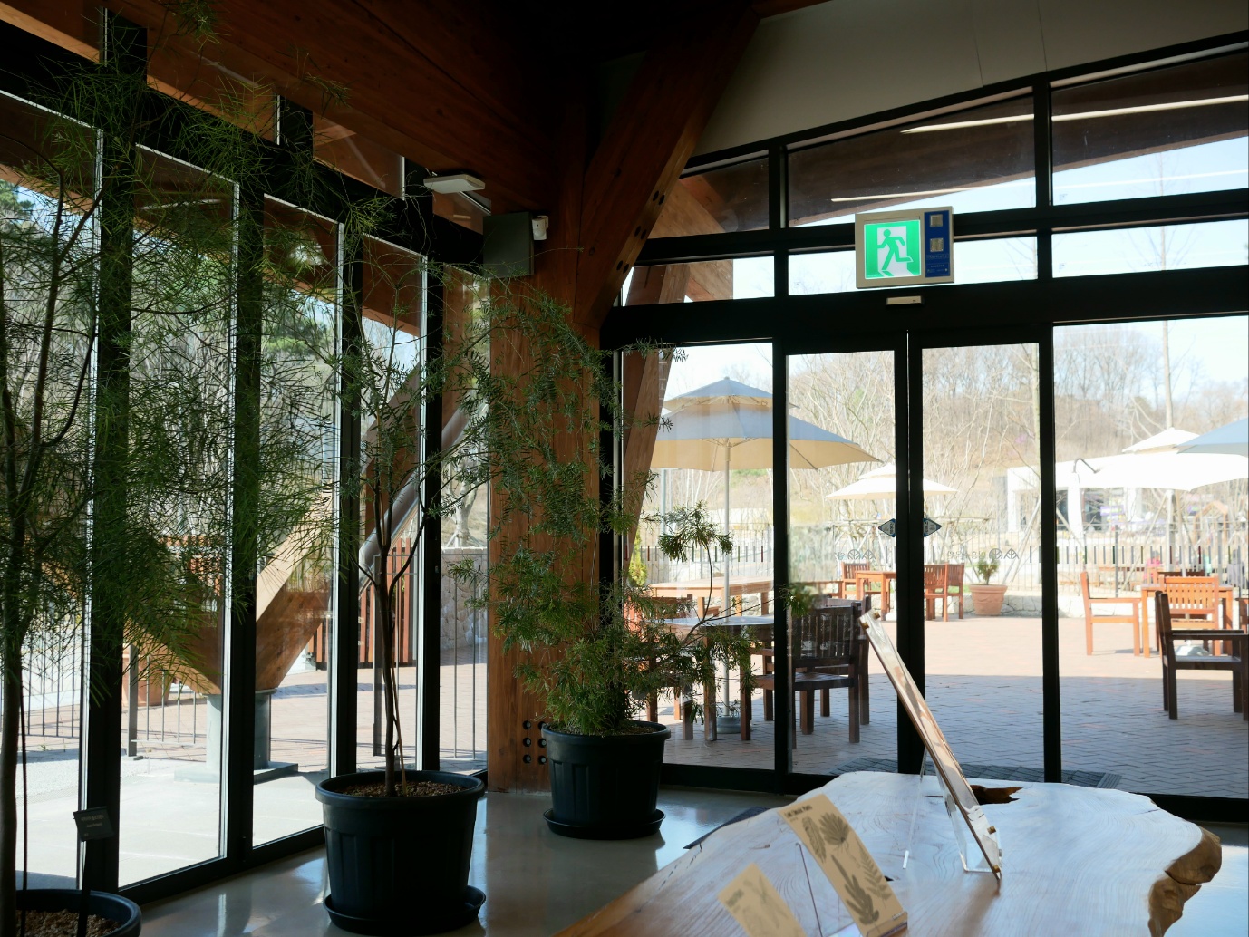 방문자센터 옆문