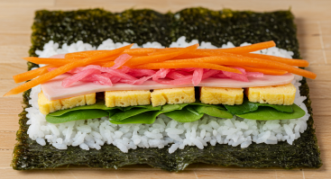 김밥 재료 넣기