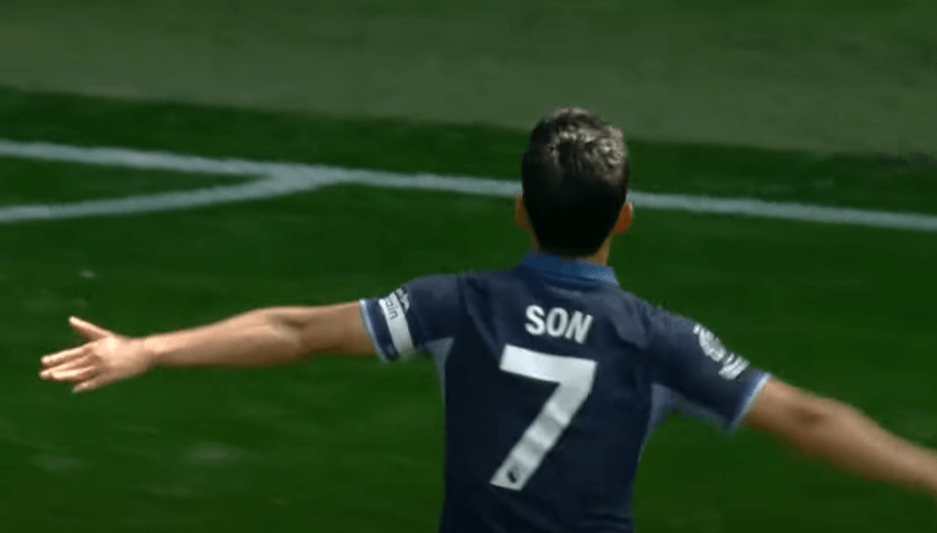 기뻐하는 손흥민