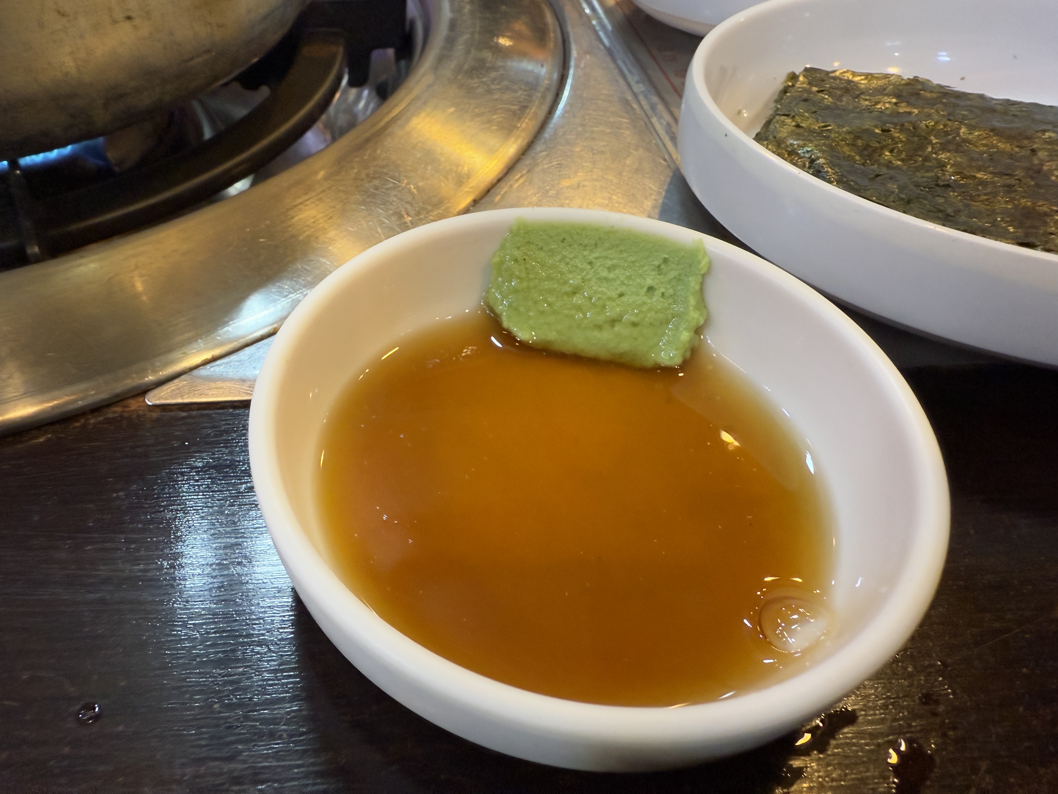 생태탕의 생태를 건져 찍어먹을 수 있는 와사비+간장 소스