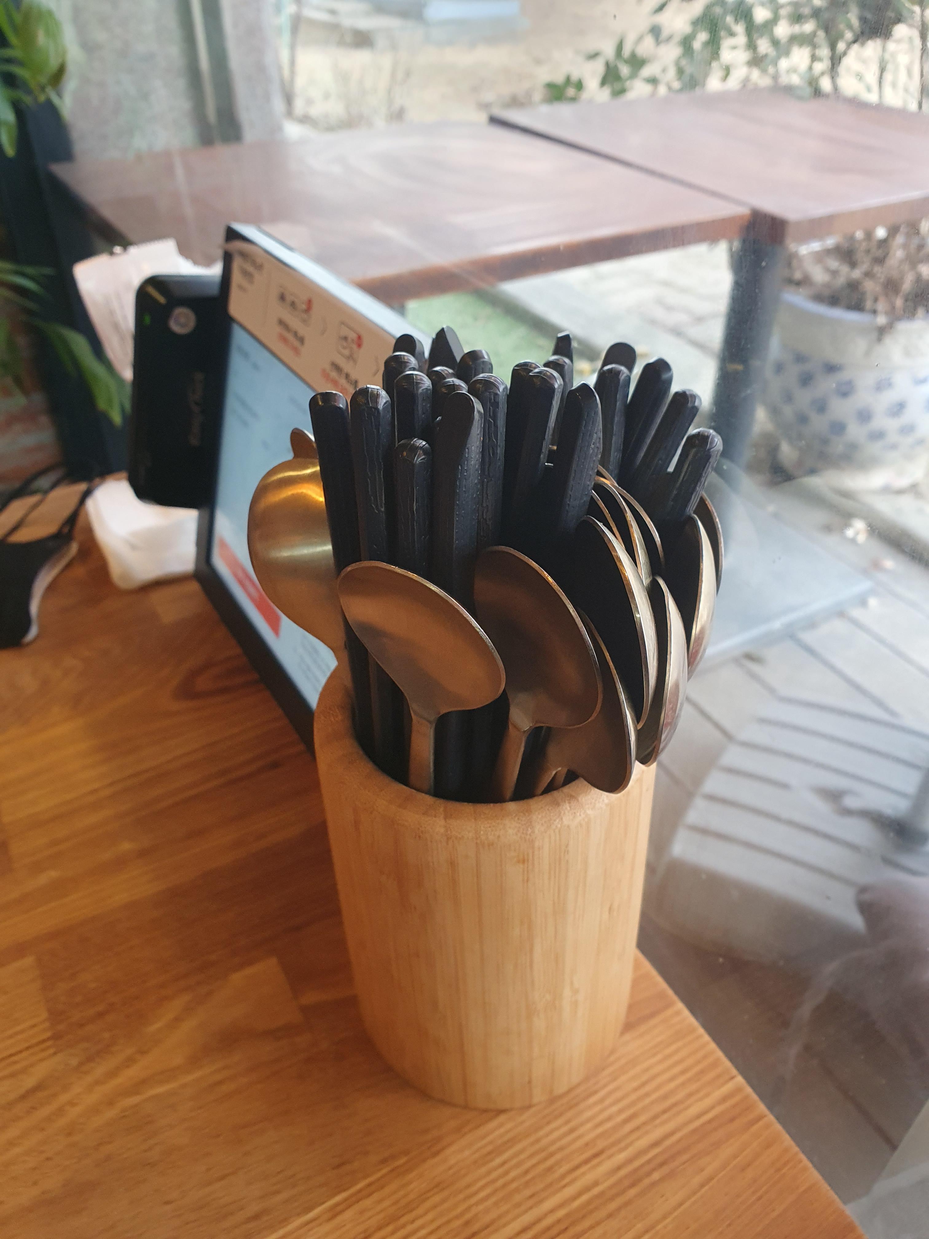 갈마동 수제튀김 바삭공장 테이블 세팅