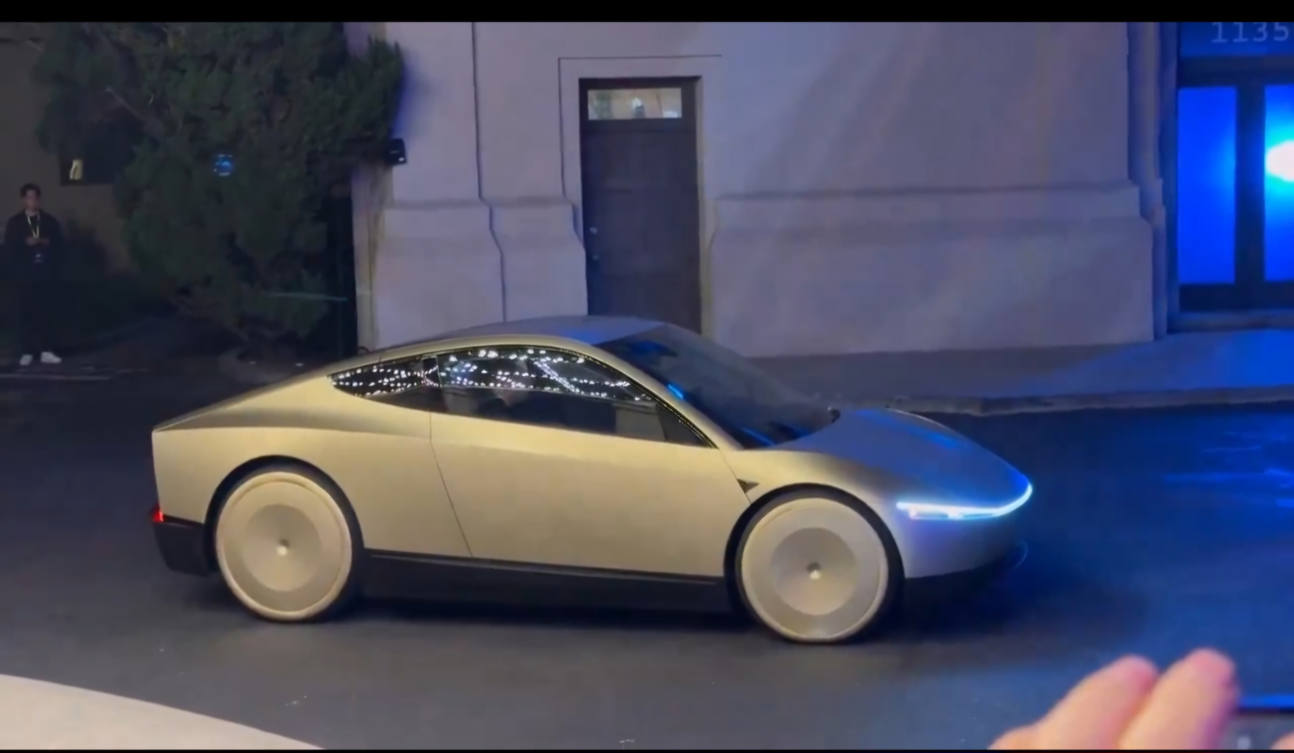 일론 머스크의 로보택시 발표 후 밈코인의 폭등: 그록 코인 &amp; 듀코 코인