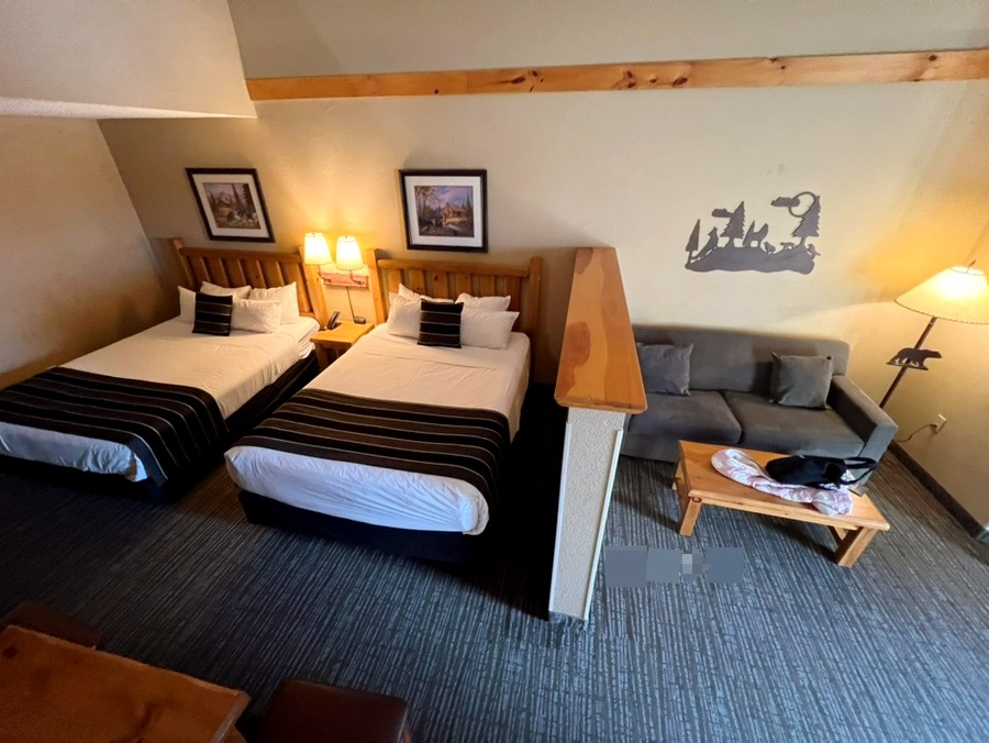 Loft Fireplace Suite at Great Wolf Lodge with balcony