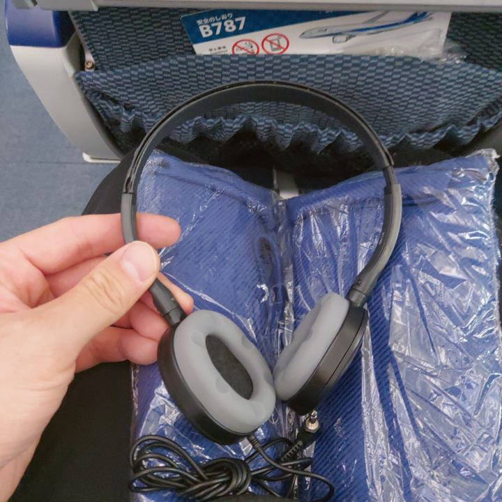 ANA항공이용후기-해드셋제공