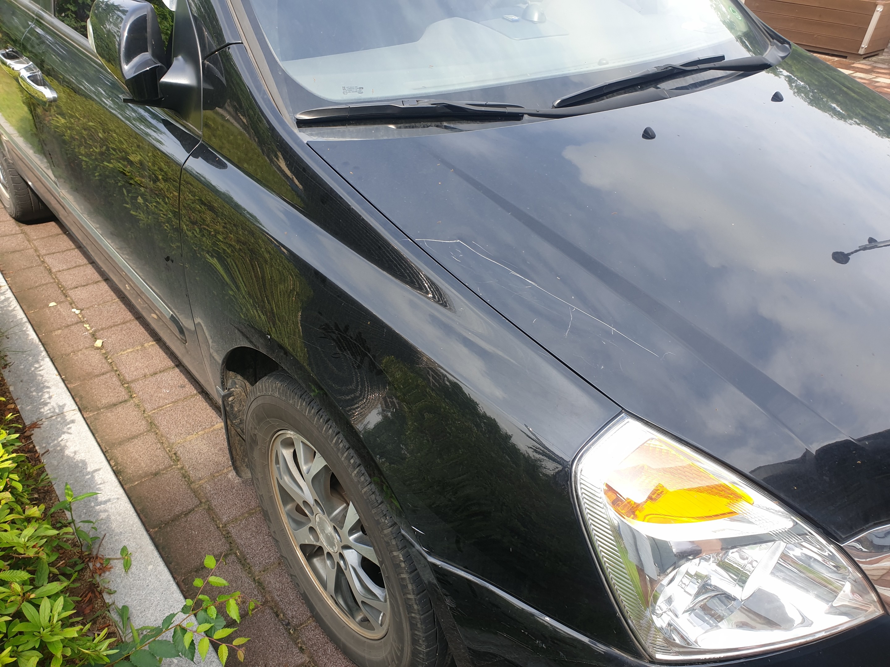 카니발 본네트 사고부위