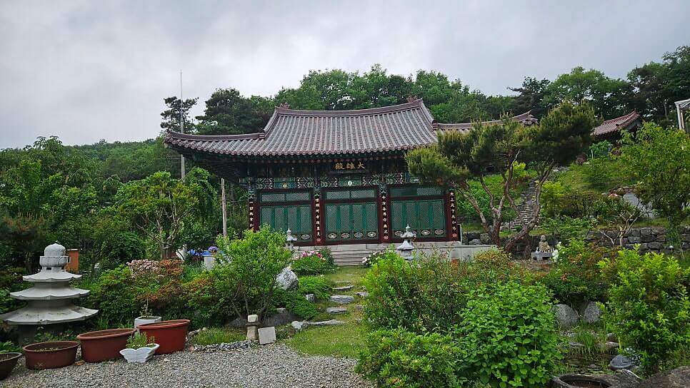 안성 법등사 : 비봉산의 정기와 자비의 등불이 머무는 고즈넉한 사찰