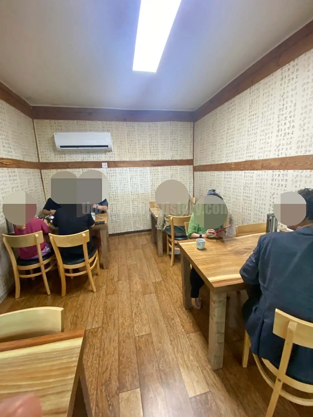 경북 경주 '기와집해물칼국수' (내부)