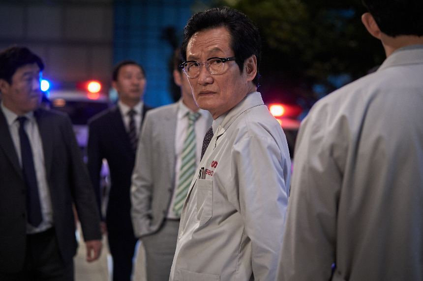 2025 영화 &amp;#39;바이러스&amp;#39; 리뷰 : 감염되면 사랑에 빠지는 독특한 로맨스